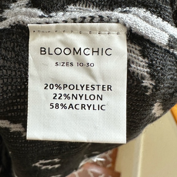 Bloom Chic Patchwork Leopard Print V Neck Pullover - Picture 5 of 6